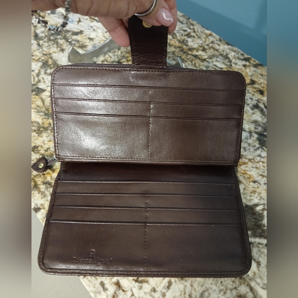 Vintage Etienne Aigner Brown Leather Wallet With Emblem - Picture 5 of 8